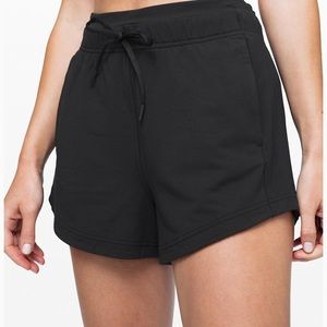 Lululemon inner glow short 3”
